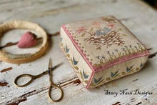 Charger l'image dans la galerie, Tulip Fields Pinkeep ~ 2024 Needlework Market