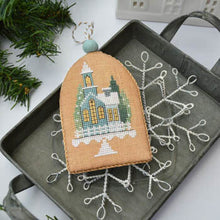 Charger l'image dans la galerie, White Christmas - Christmas Eve