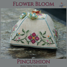 Load image into Gallery viewer, Flower Bloom Pincushion