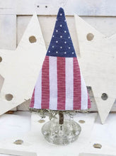 Charger l'image dans la galerie, Stars & Stripes Tree & Birdie's Quilt Tree