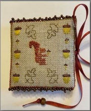Charger l'image dans la galerie, Acorns Among Us Needle Book, The Littles