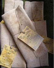 Charger l'image dans la galerie, Thanksgiving Queen of the Needle