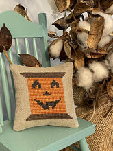 Load image into Gallery viewer, Jack-O-Lantern Spool
