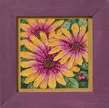 Charger l'image dans la galerie, African Daisies - Button &amp; Bead Kit
