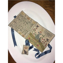 Load image into Gallery viewer, Garden Queen Needlebook
