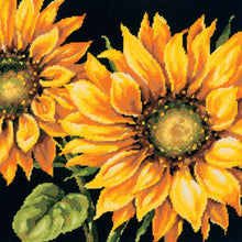 Charger l&#39;image dans la galerie, Dramatic Sunflower Needlepoint Kit
