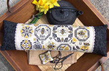 Load image into Gallery viewer, Bee Sampler
