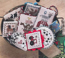 Charger l'image dans la galerie, Festive Little Fobs ~ Barnyard Edition
