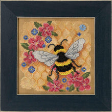 Load image into Gallery viewer, Honey Bee ~ 2022 Button &amp; Beads Kit
