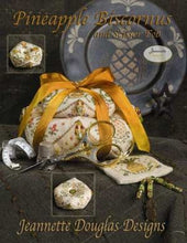 Charger l'image dans la galerie, Pineapple Biscornu &amp; Scissor Fob
