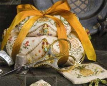 Charger l'image dans la galerie, Pineapple Biscornu &amp; Scissor Fob
