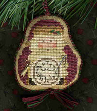 Charger l&#39;image dans la galerie, Homespun Elegance&#39;s Annual Ornaments
