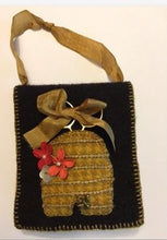 Load image into Gallery viewer, Bee Home Soon Needle Book
