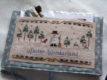 Charger l'image dans la galerie, Winter Wonderland Pouch

