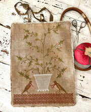 Load image into Gallery viewer, Holly Basket Sewing Roll - Stacy Nash Primitives
