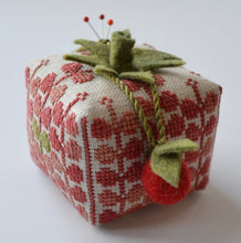 Load image into Gallery viewer, My Stitcher's Heart - Hands on Design
